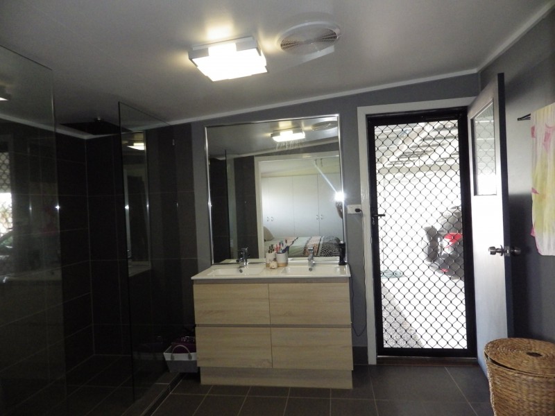 130 Woodside Road, Roma QLD 4455