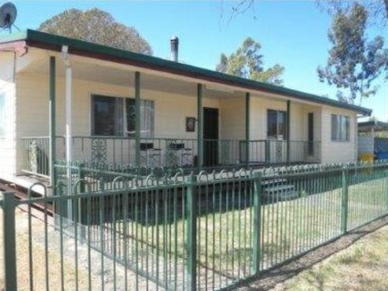 20 Elmer Street, Roma QLD 4455