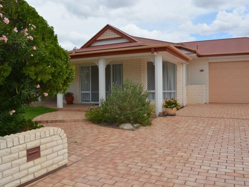 2 Madison Terrace, Roma QLD 4455