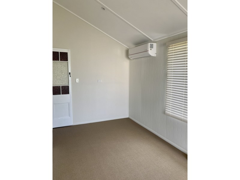 20 South Street, Roma QLD 4455