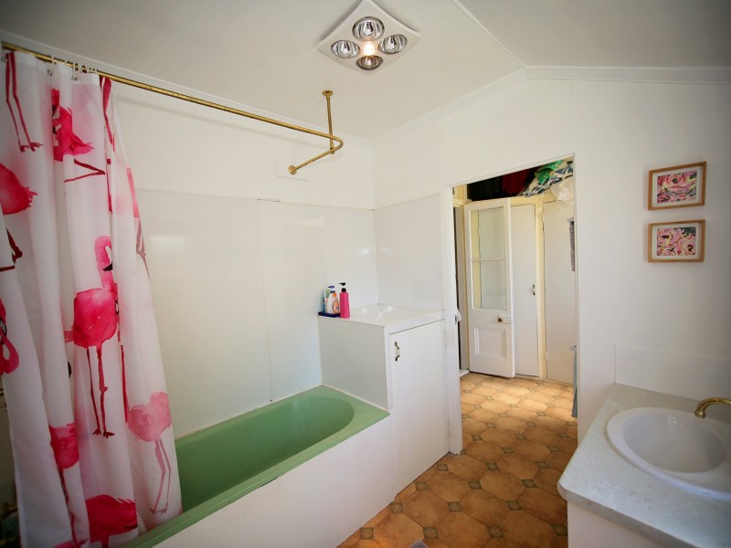 25 William Street, Roma QLD 4455