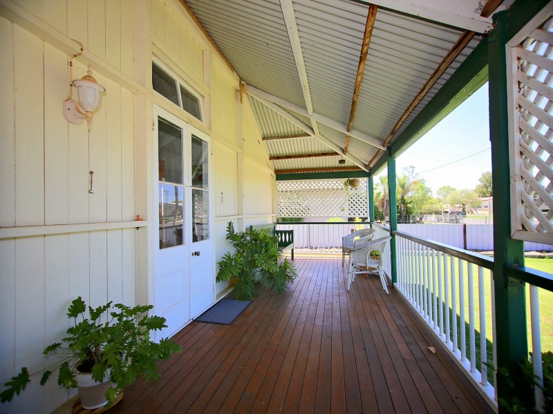 25 William Street, Roma QLD 4455