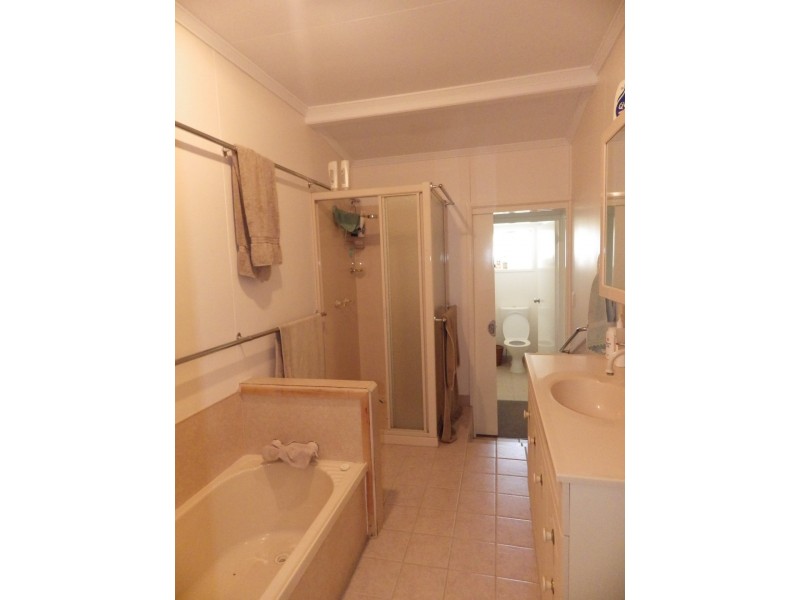 60 Russell Street, Wallumbilla QLD 4428