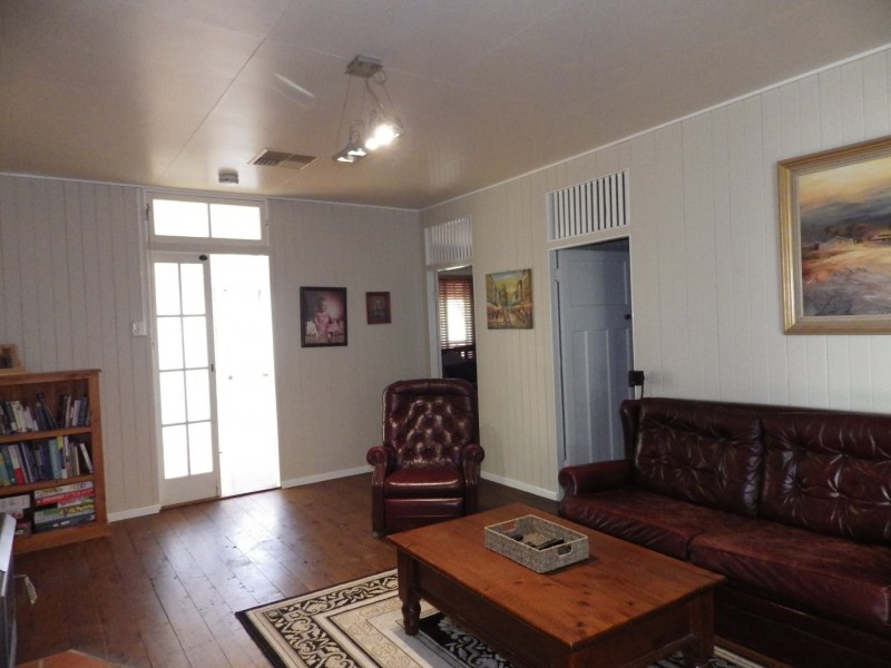 9 May Street, Roma QLD 4455