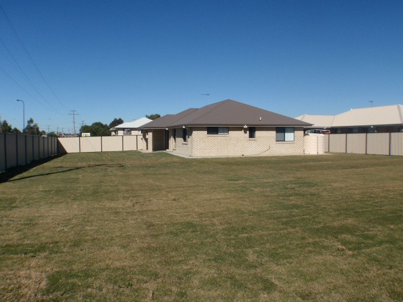 1 Beetson Drive, Roma QLD 4455