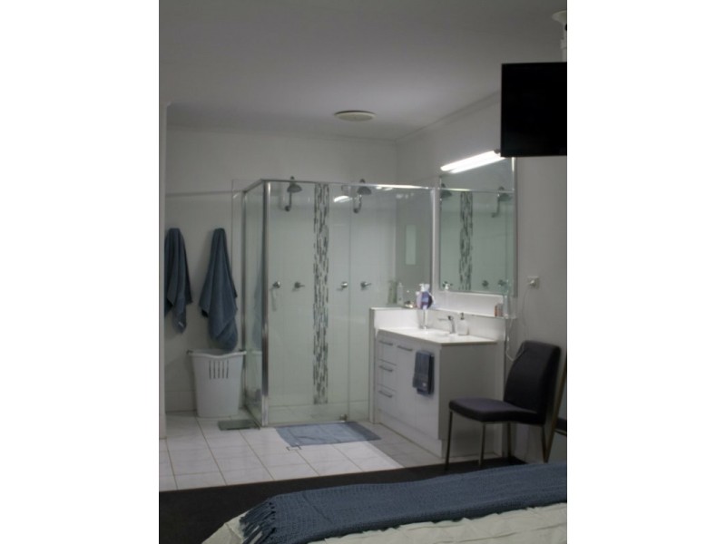 56 Northern Road, Roma QLD 4455