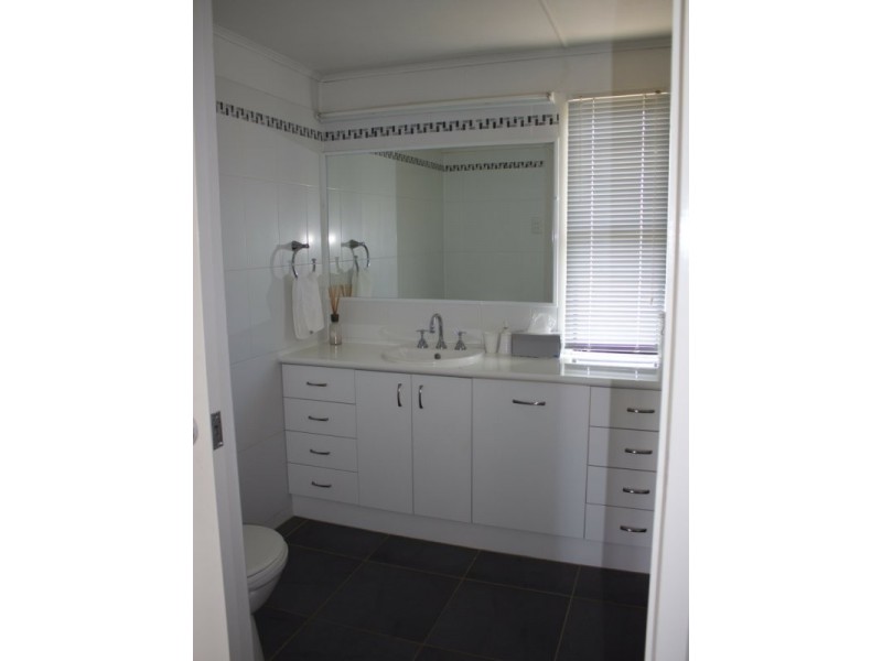 56 Northern Road, Roma QLD 4455