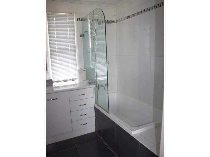 56 Northern Road, Roma QLD 4455