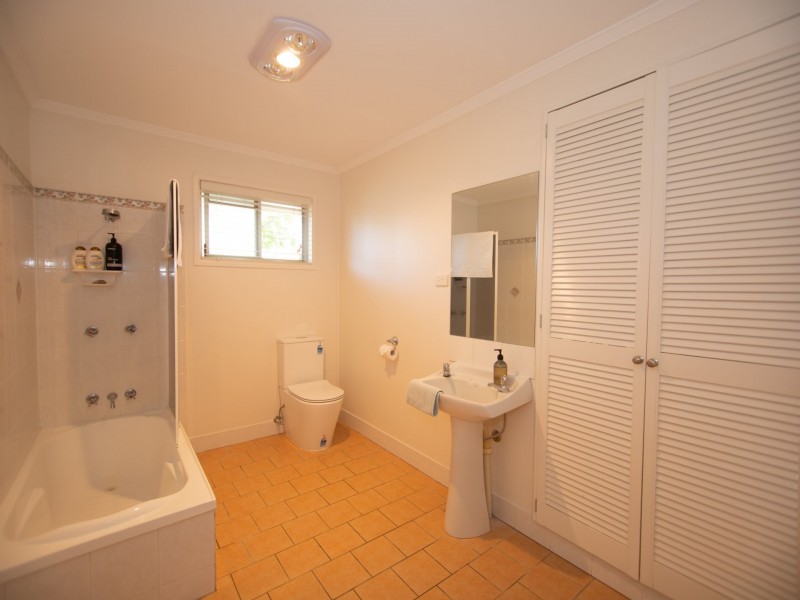 24 Howard Street, Roma QLD 4455