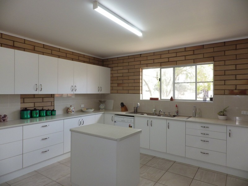 138 Edwardes Street, Roma QLD 4455