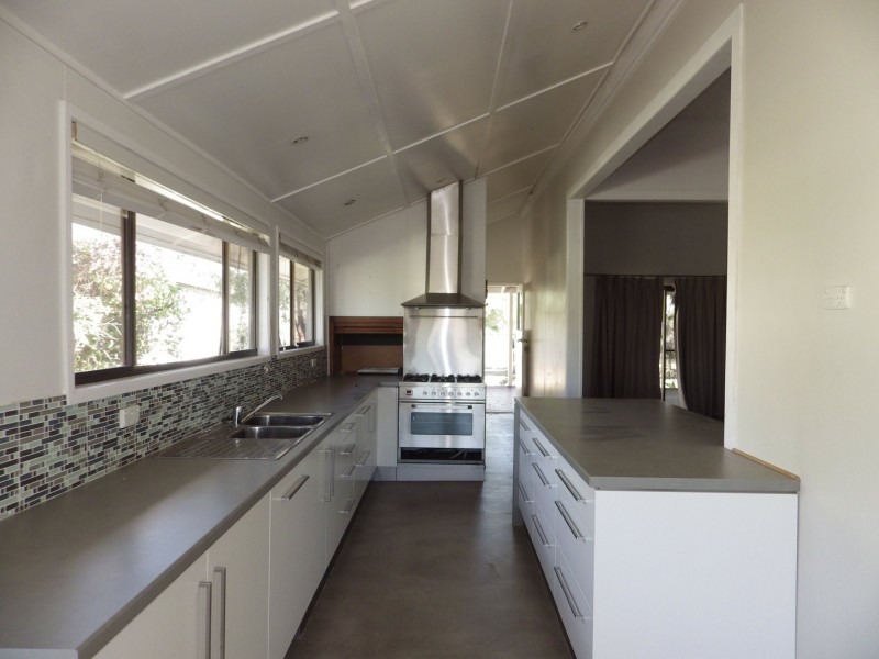 36 Bowen Street, Roma QLD 4455