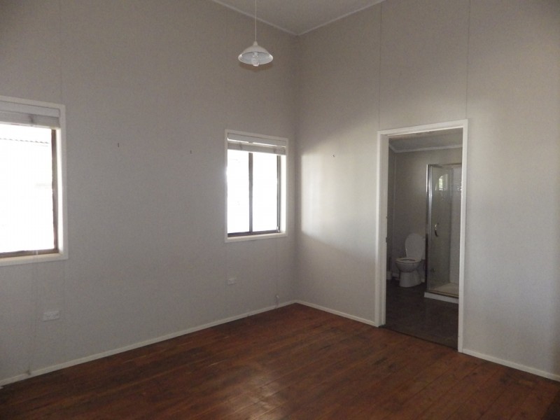 36 Bowen Street, Roma QLD 4455