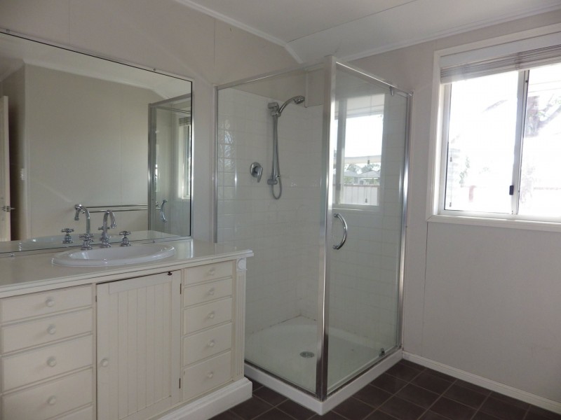 36 Bowen Street, Roma QLD 4455