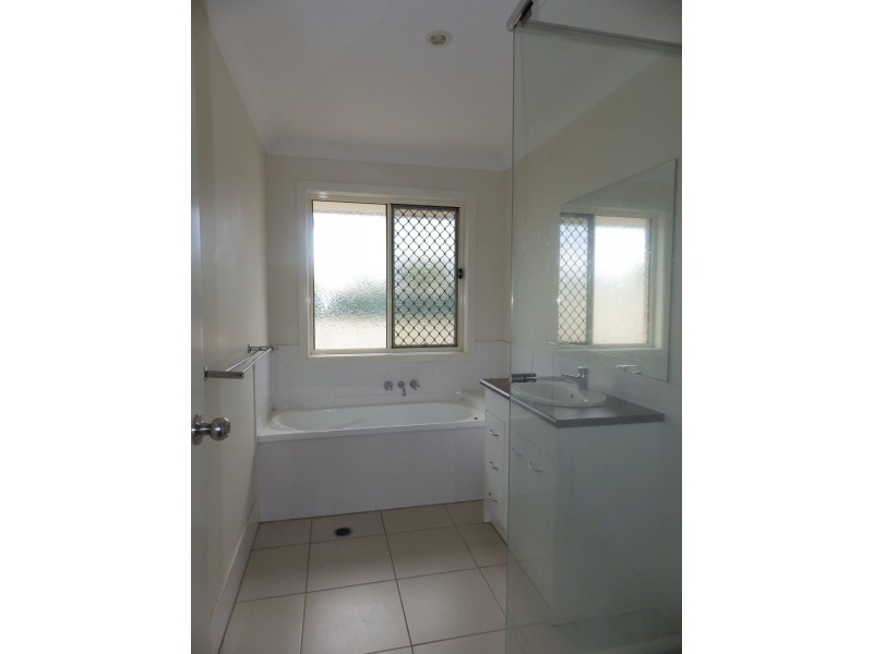 15 Ivy Street, Roma QLD 4455