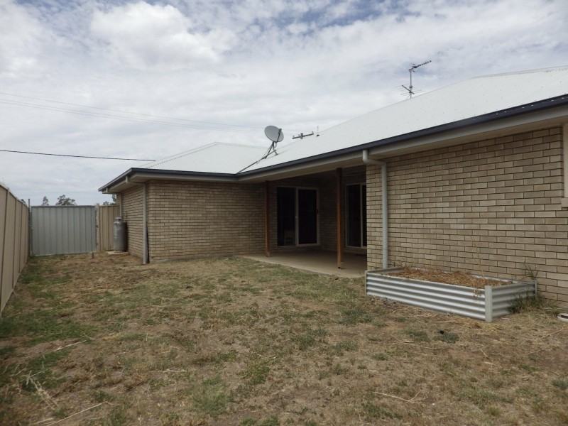 15 Ivy Street, Roma QLD 4455