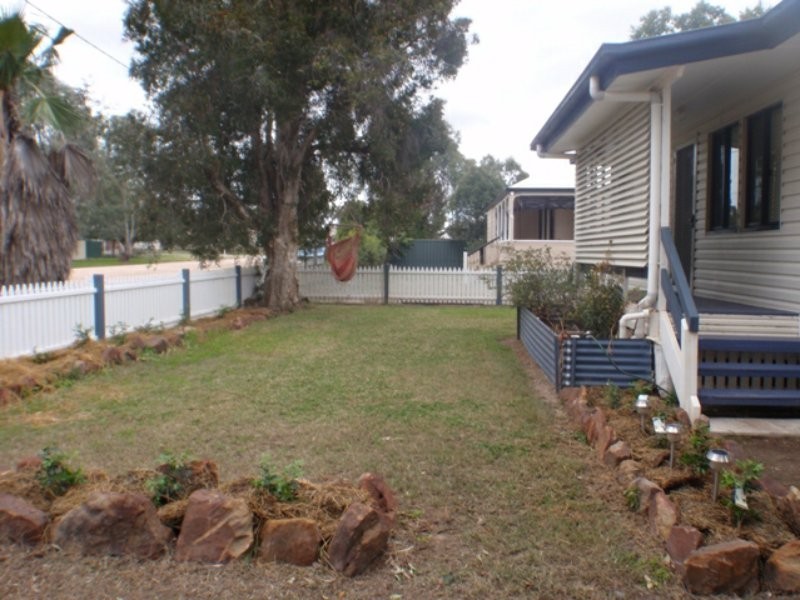 4 Wyndham Street, Roma QLD 4455