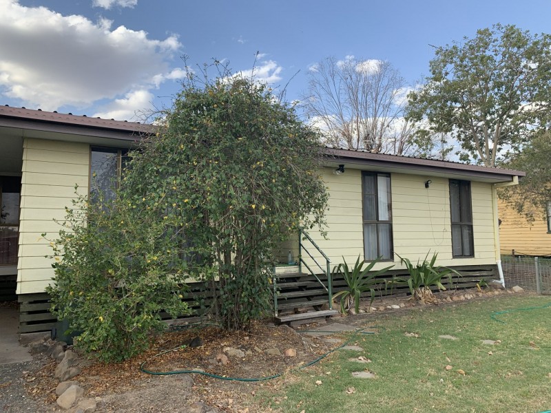 15 Robertson Street, Roma QLD 4455