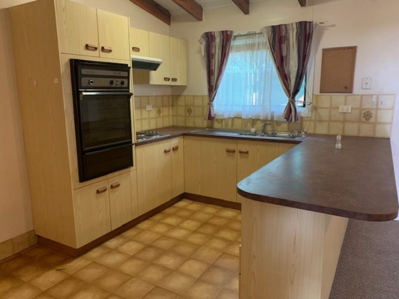 15 Robertson Street, Roma QLD 4455