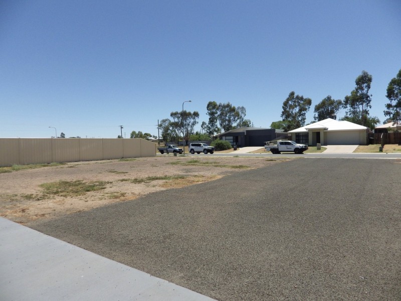 8 Highview Drive, Roma QLD 4455