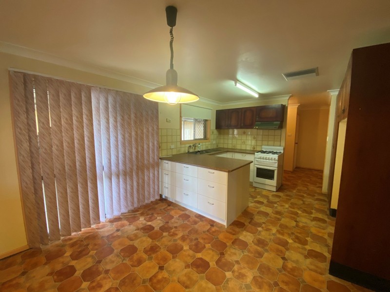 115 Currey Street, Roma QLD 4455