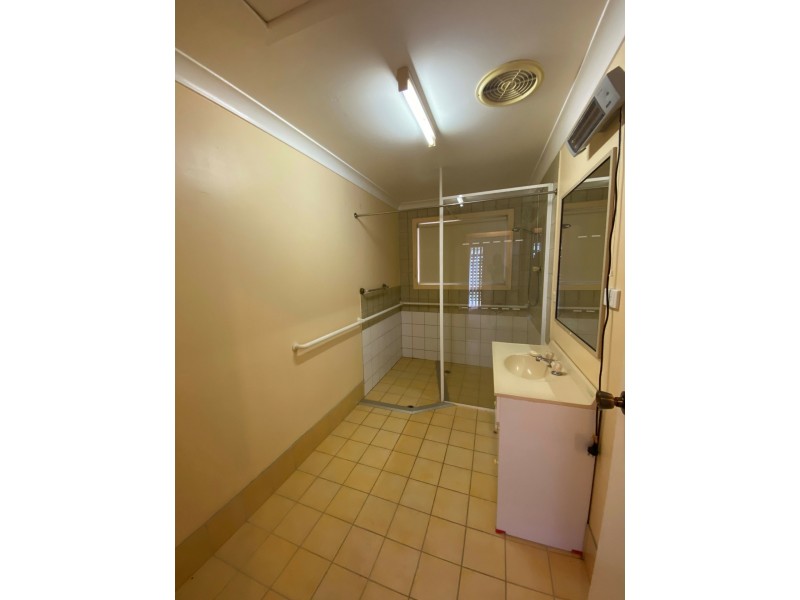 115 Currey Street, Roma QLD 4455