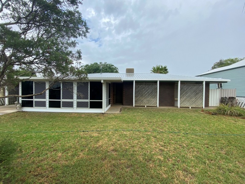 115 Currey Street, Roma QLD 4455