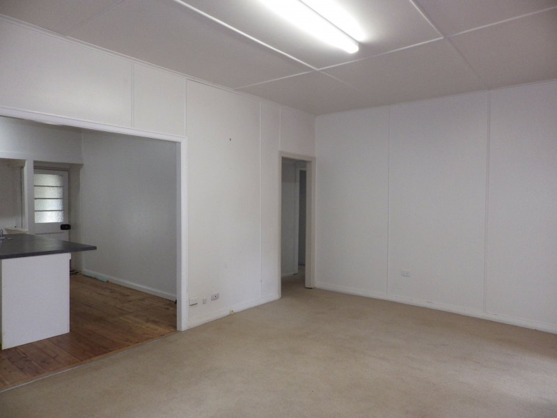 33 George Street, Roma QLD 4455