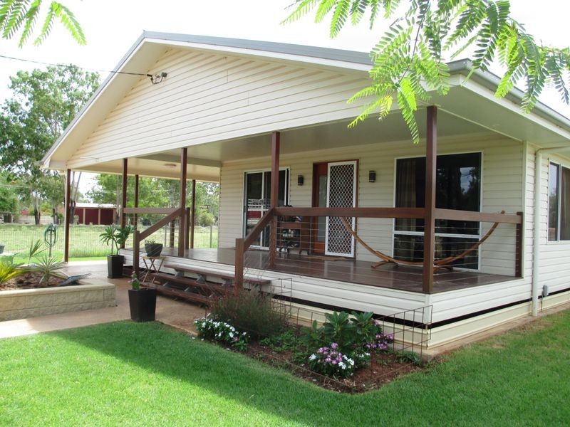 5 EliZABETH STREET, Charleville QLD 4470