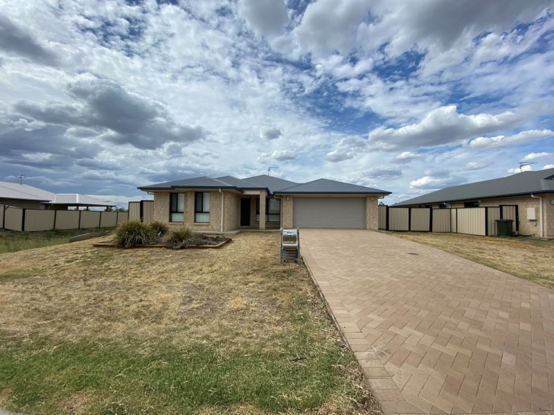 27 Everingham Avenue, Roma QLD 4455