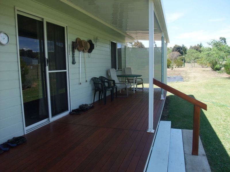 4 Elizabeth Place, Proston QLD 4613