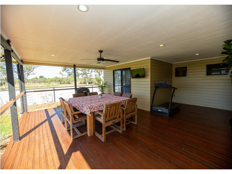 1 Elmer Street, Roma QLD 4455