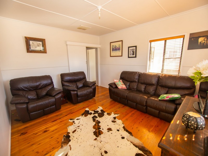 14 Saunders Street, Roma QLD 4455