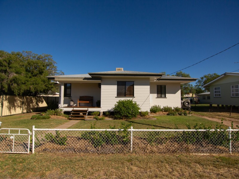 14 Saunders Street, Roma QLD 4455