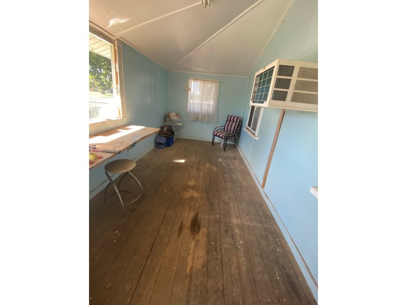 15 Elizabeth Street, Mitchell QLD 4465