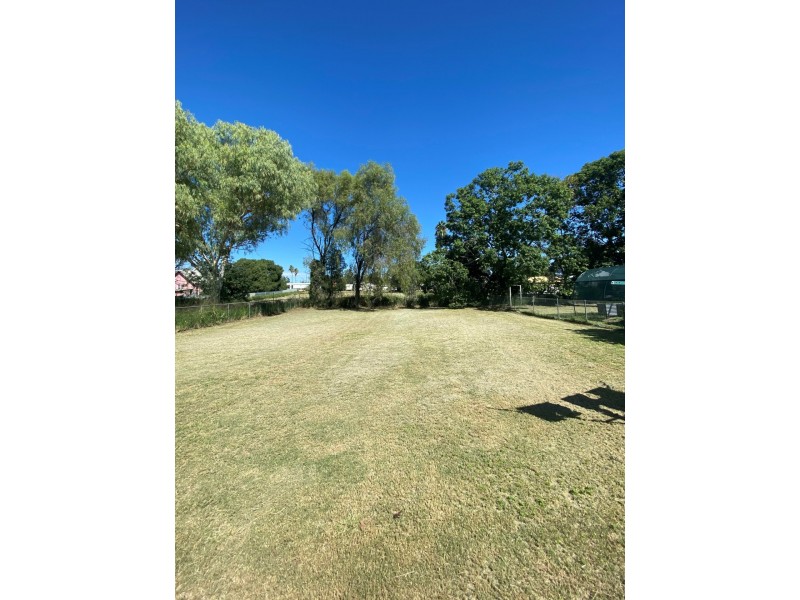 15 Elizabeth Street, Mitchell QLD 4465