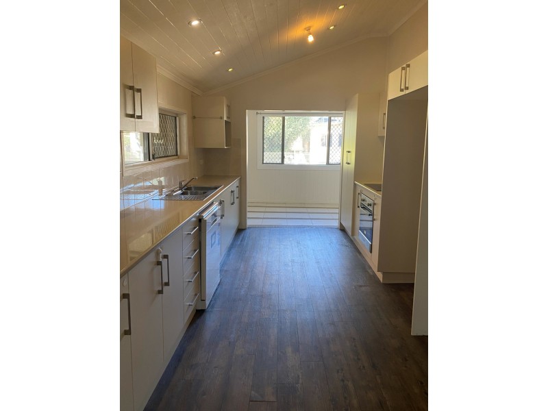 10 Bowen Street, Roma QLD 4455