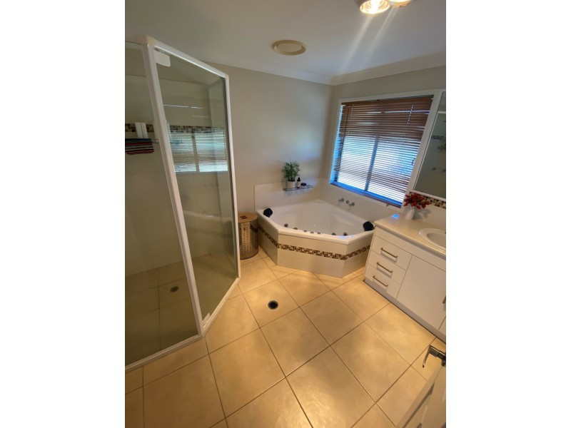 192 Bourne Drive, Roma QLD 4455