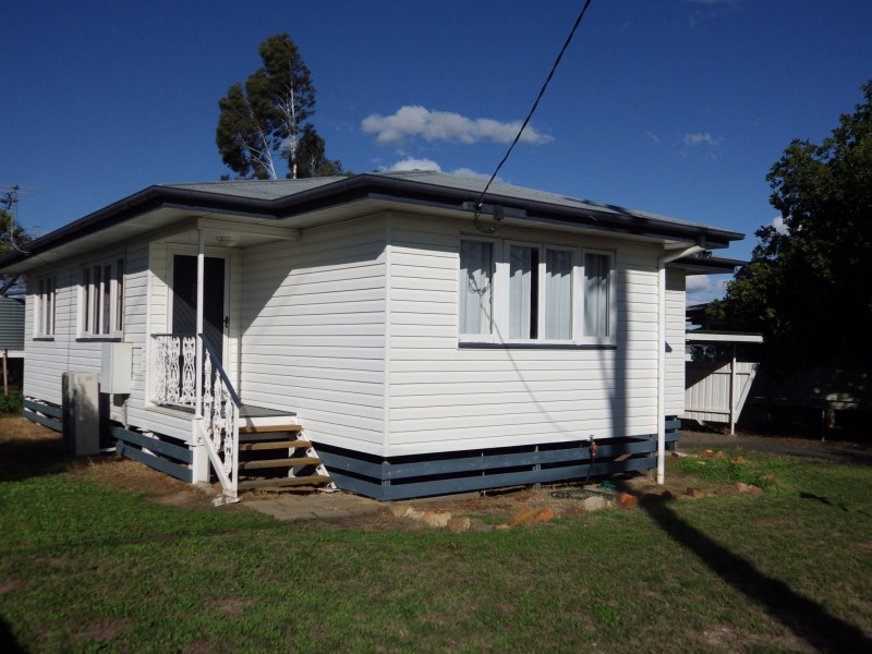 128 Currey Street, Roma QLD 4455