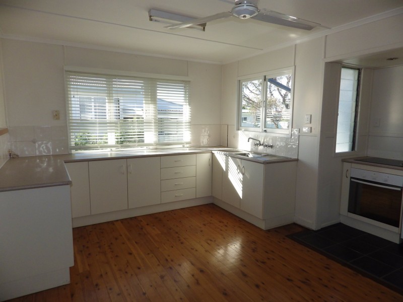 128 Currey Street, Roma QLD 4455