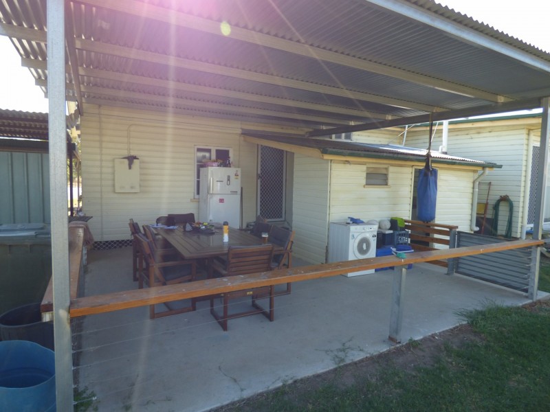 7 Coronation Street, Injune QLD 4454