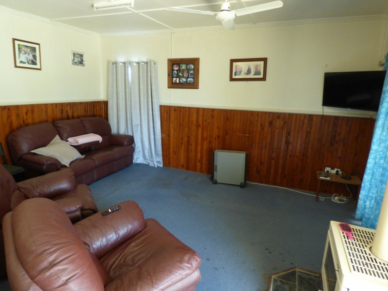 7 Coronation Street, Injune QLD 4454