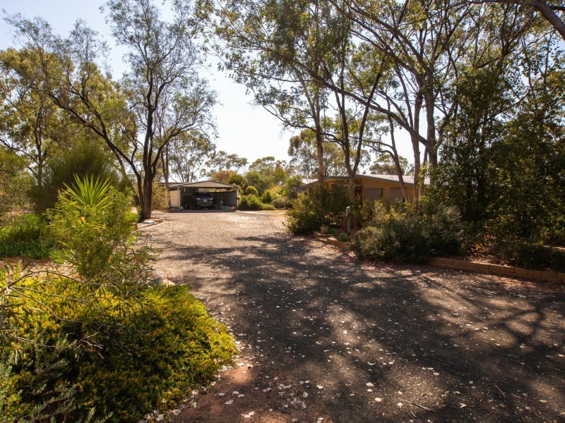 69 Moorelands Lane, Roma QLD 4455