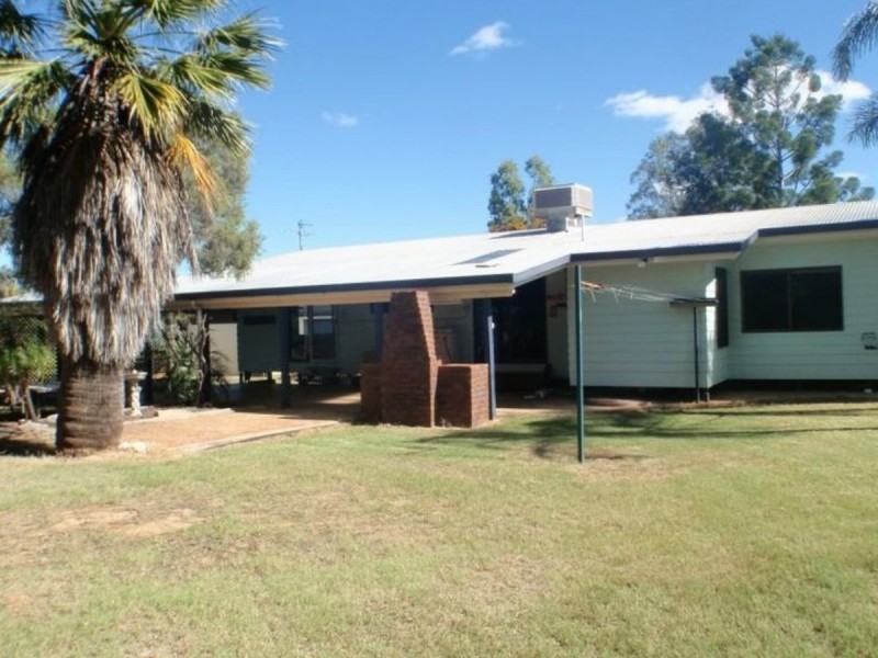 42 Claytons Road, Roma QLD 4455