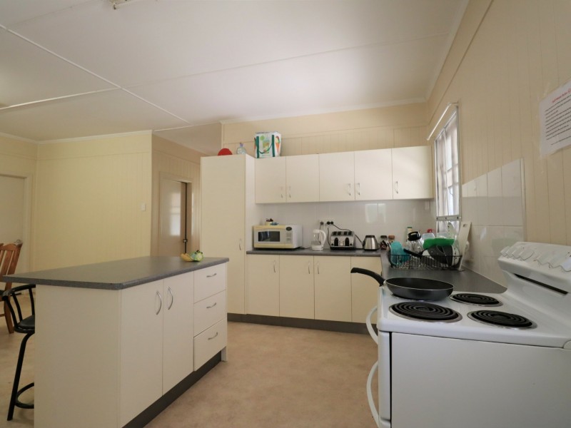 271 Edwardes Street, Roma QLD 4455