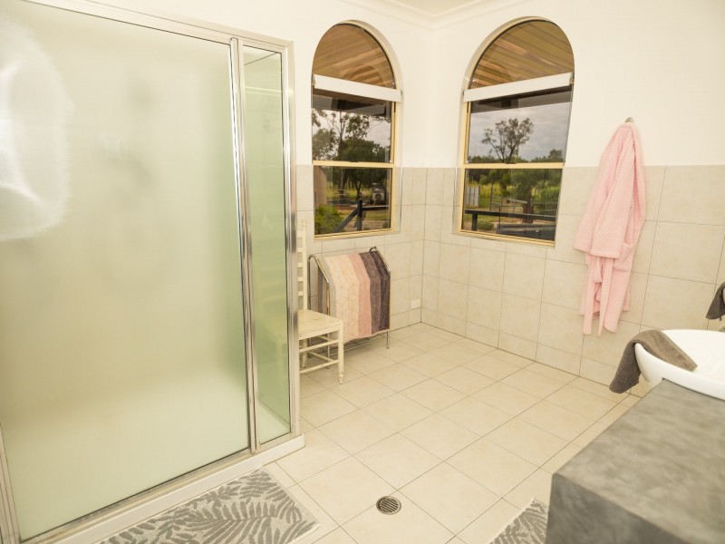 914 Carnarvon Highway, Roma QLD 4455