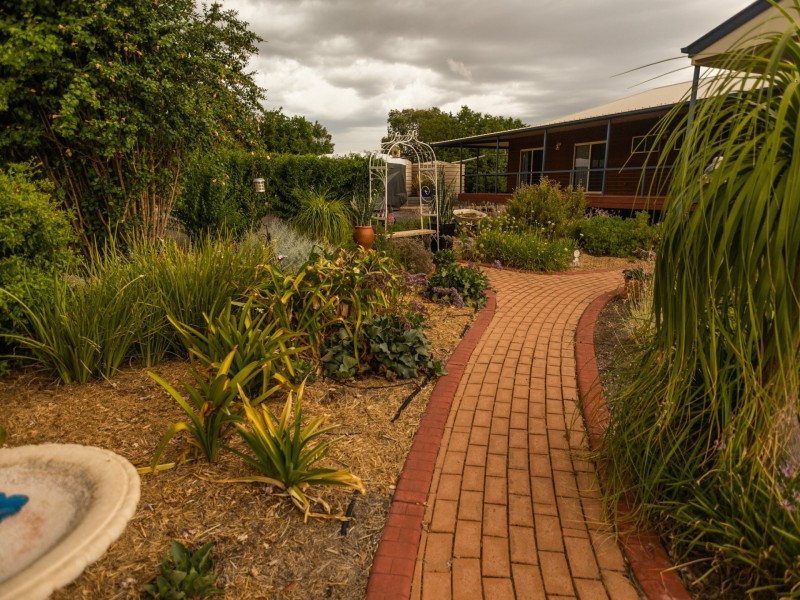 914 Carnarvon Highway, Roma QLD 4455