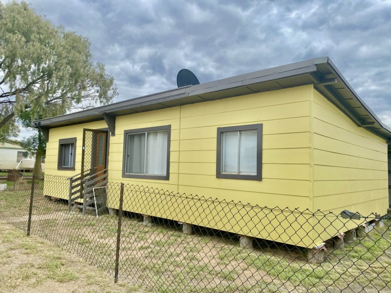 111A Robert Street, Surat QLD 4417