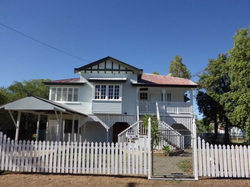 18 Albert Street, Roma QLD 4455