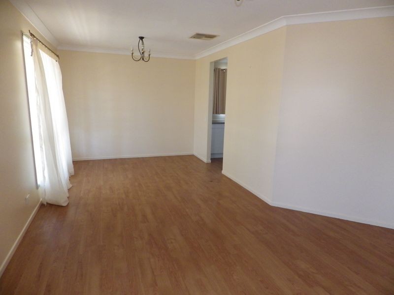 10 Alex Parade, Roma QLD 4455