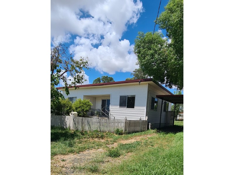 54 Elmer Street, Roma QLD 4455